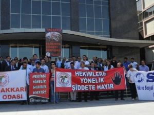Sağlık Çalışanları Endişeli