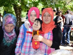 Çocuklar Eğitimlerine Katkı İçin Kermes Düzenlediler