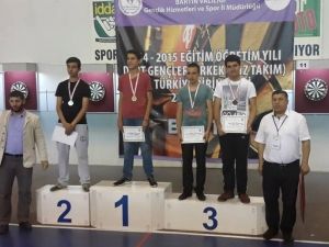 Bozüyüklü Dartçılar Madalyaları Topladılar