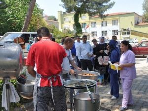 Önce İş Bıraktılar Ardından Lokma Döktürdüler