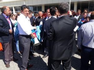 Kars’ta Sağlık Çalışanları Meslektaşlarına Yapılan Saldırıyı Protesto Etti