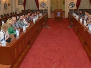 Misafir Folklorculardan Büyükşehire Ziyaret