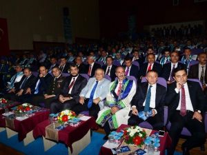 Ahi Evran Üniversitesi’nde 2014-2015 Akademik Yılı Mezuniyet Töreni Düzenlendi