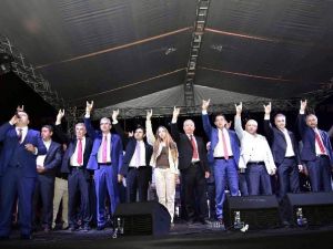MHP, "Bizimle Yürü Manavgat" Konseriyle Coştu