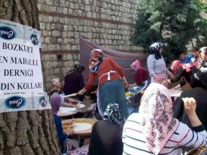 Yüksekokula Yardım İçin Yüzlerce Bazlamaç Pişirdiler