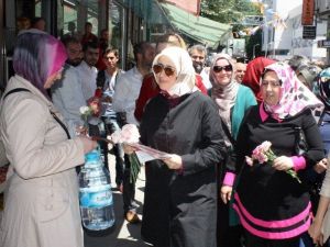 Ak Parti’li Vekil Adayları Bağcılar’da Sevgi Yürüyüşü Yaptı