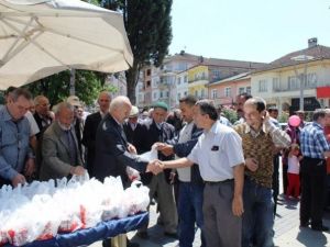 Belediye Kozcağız’da Kandil Simidi Dağıttı
