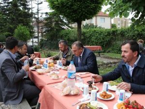 Bolu Belediye Başkanı Yılmaz, İlim Yayma Cemiyeti Mezuniyet Yemeğine Katıldı