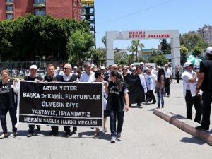 Sağlık Çalışanları Şiddeti Protesto Etti