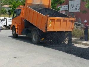 Besni Kss’de Bozulan Yollar Onarılıyor