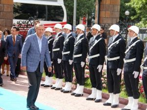 Erdoğan: “Pensilvanya İle Kandil’in Ülkenin Hayrına Bir Araya Gelmesi Mümkün Mü?”