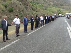 Hakkari-çukurca Karayolunda Bariyer Eylemi