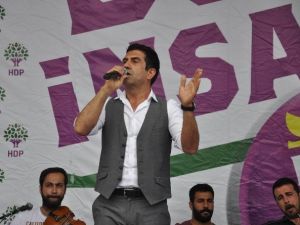 Kürt Sanatçı 20 Yıl Sonra Memleketinde Konser Verdi