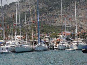 Göcek Esnafı, Charter Teknelerin Belediye Marinaya Yanaşmasını İstiyor