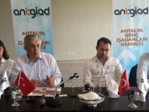MHP Milletvekili Günal, Genç İş Adamları İle Bir Araya Geldi