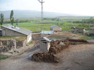 300 Bin TL Elektrik Borcu Olan Köy Karanlıkta Kaldı