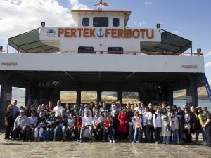 Öğrenci Ve Öğretim Görevlileri Feribotla Baraj Gölünü Gezdi