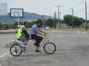 Kaymakam Görme Engelliyi Bisiklet İle Gezdirdi