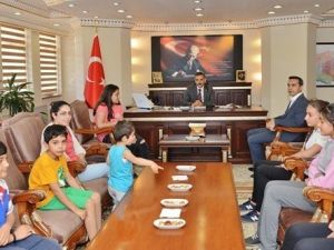 Etik Yarışmasında Dereceye Giren Öğrenciler Ödüllendirildi