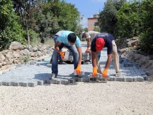 Erdemli’nin Cadde Ve Sokaklarına Parke Döşeniyor