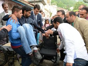 Omurilik Felci Gencin Akülü Araç Mutluluğu
