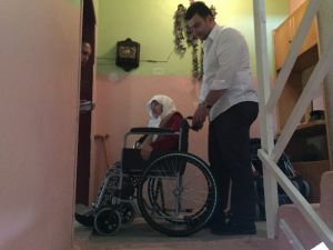 Kartepe Belediyesi’nden Tekerlekli Sandalye Desteği