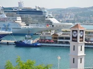 Kuşadası’ndaki Saat Kulesi Yenilendi