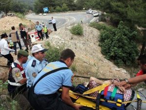 Freni Boşalan Kamyon Kayalıklara Çarptı: 1 Ölü