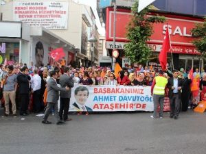 Ak Parti Adayları Binlerce Kişi İle Ataşehir’de Sevgi Yürüyüşü Yaptı