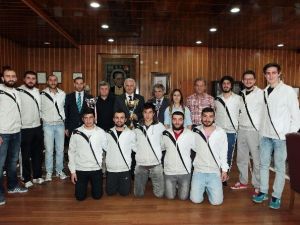 Şampiyon Takım, Başarılarını Rektör Koçak İle Paylaştı