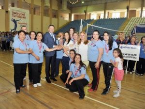 Voleybol Turnuvasında Şampiyon Belli Oldu