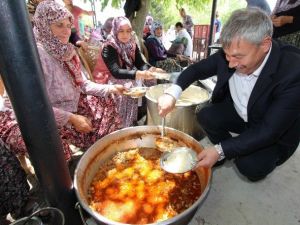 Başkan Yaralı Hayır Yemeğinde Yemek Dağıttı