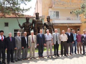 Efsane Kaymakamın Oğlu Ve Torunundan Demirci’ye Ziyaret