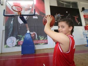 Bayraklı’da Yetenekli Sporcular Keşfediliyor