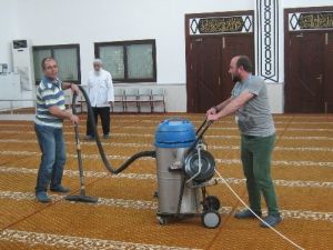 İzmit’te Günde Ortalama 10 Cami Temizleniyor