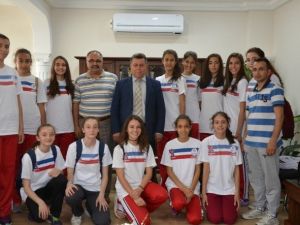 Aydınlı Bayan Voleybolcular Adını Finale Yazdırdı