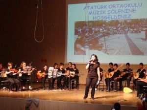 Öğrencilerden Geleneksel Müzik Dinletisi