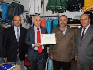 Bayburt’un 2013 Yılı Vergi Rekortmenlerine Maliye Bakanlıktan Teşekkür Belgesi