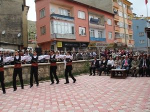 Halk Etiğim Merkezi Yılsonu Sergisi Göz Kamaştırdı