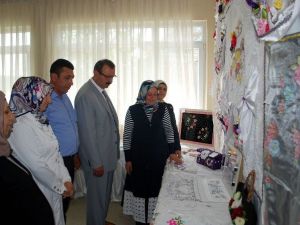 Köylü Kadınlar El Emeklerini Sergiledi