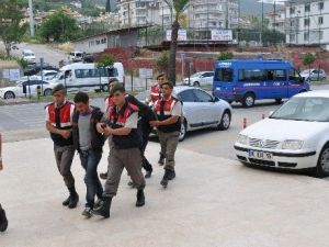 Antalya’da Motosikletli Kapkaççılar Kıskıvrak Yakalandı