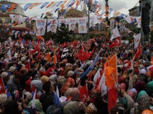 Başbakan Davutoğlu: “Kılıçdaroğlu’na Verecek 4 Yıl Değil 4 Dakikamız Bile Yok”