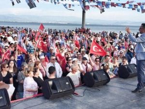 Chp Akçay’da Yürüyüş Ve Miting Yaptı