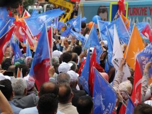 Başbakan Davutoğlu: “Karnelerini Ellerine Verir Tatile Çıkarırız”