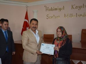 Uygulamalı Girişimcilik Sertifikaları Kursiyerlere Verildi