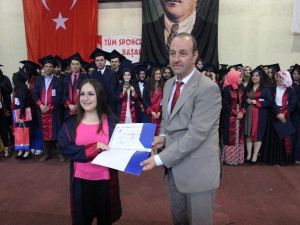 Çarşamba MYO Öğrencilerinin Mezuniyet Sevinci