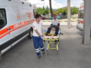 Aydın Nazilli'de Trafik Kazası: 3 Yaralı