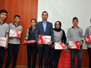 Gümüşhane’de Öğrencilere 301 Tablet Bilgisayar Dağıtıldı