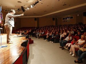 İzmir’de Nazım Hikmet Unutulmadı