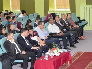 Aziziye’de Meslek Tanıtımı Ve Kariyer Günleri Semineri Yapıldı